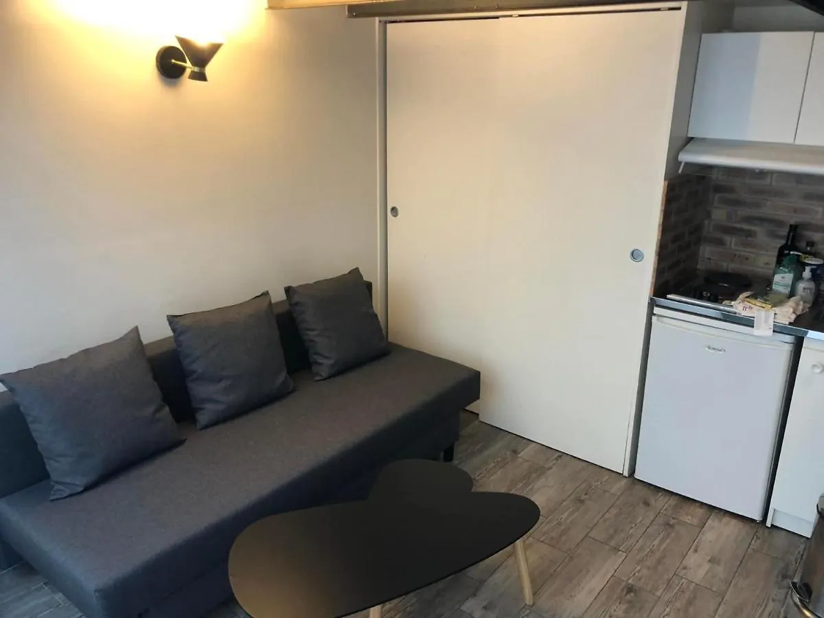 Suites Rive Gauche - Maison Montmartre - Chez Ludo Paris 0*,